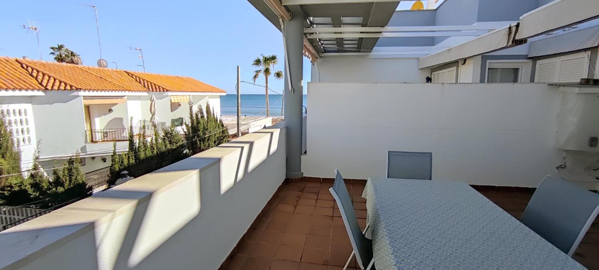 Primera Linea De Playa, Piscina, Parking Apartment